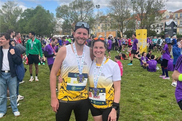 Die Athleten des VfL Waldbreitbach Marcel und Cilli Engels freuen sich über ihre Leistungen in Lissabon.