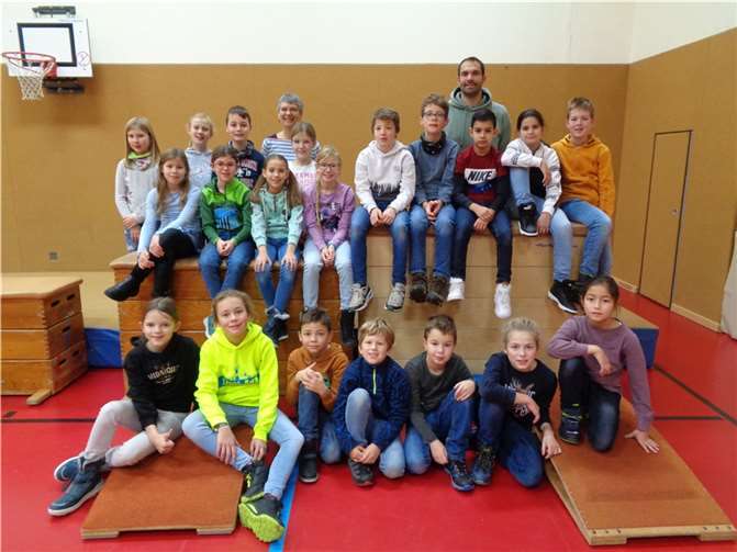 Die „Aufbaugruppe“ der Schulgemeinschaft für die Turngala.  Foto: privat