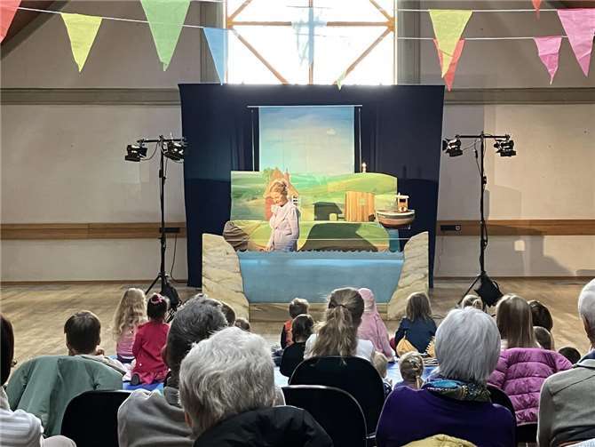 Die Aufführung des Kindertheaters „Schaf Ahoi“ lockte zahlreiche kleine und große Zuschauer ins Bürgerhaus Block.Fotos: Hannah Lehmann