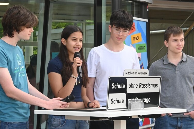 Die Aufnahme in das Netzwerk wurde von den Schülern Timo Weber, Lisa Lehmann, Philipp Schell und Eric Belz (v.l.n.r.) initiiert.
