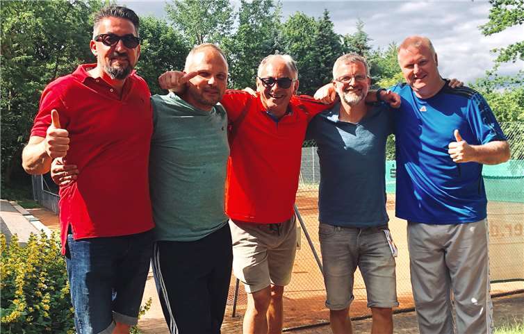 Die Aufsteiger Herren 40, v.l.n.r. Christof Frank, Jörg Häusler, Markus Bauch, Marco Wagner und Michael Zimmer; es fehlen Frank Boldt und Klaus Wichterich. Foto: privat