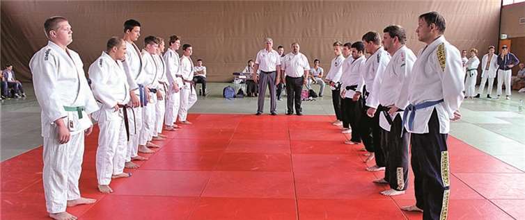 Die Aufstellung des JC Hennef/Linz gegen Brühl. privat