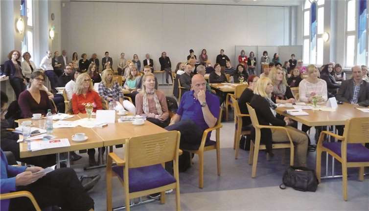 Die Aula der PTHV war voll besetzt bei dem Info- und Kontaktstudientag der PTHV.