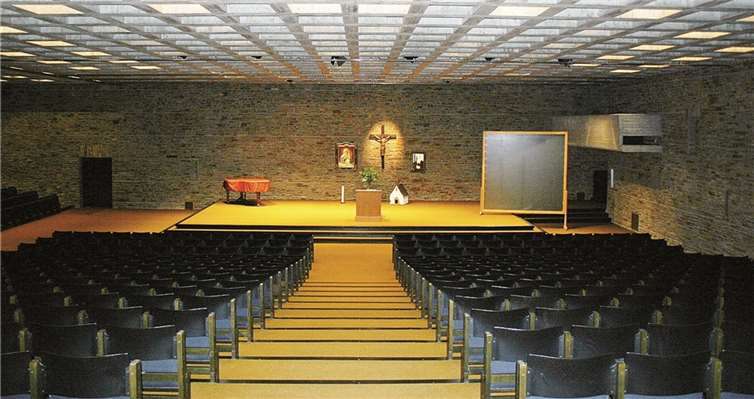 Die Aula unter der Anbetungskirche. privat