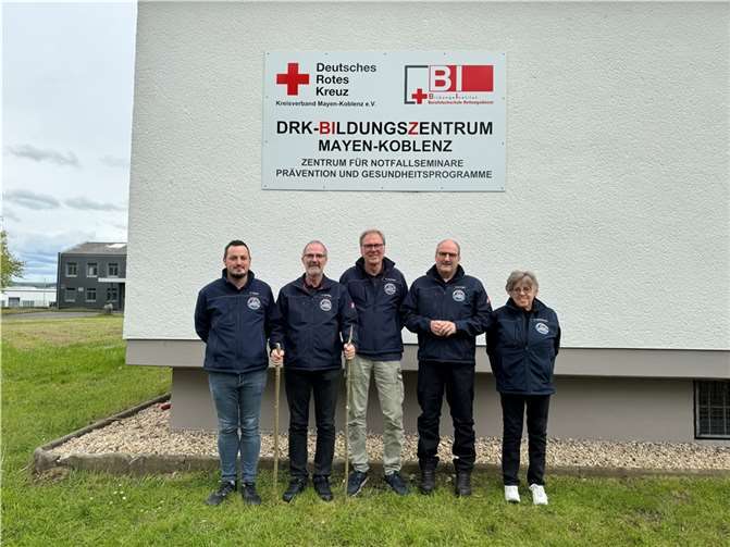 Die Ausbilderinnen und Ausbilder des Ersten Hilfe Kurses für sportlich Aktive/Outdoor (v.l.n.r.: Niklas M. Runkel, Klaus Schreiber, Gundram Heckmann, Frank Minwegen, Maria Mühlenbruch). Foto: DRK-Kreisverband Mayen-Koblenz e.V.