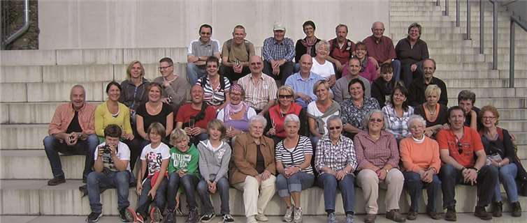 Die Ausflügler des AC Mallendar vor der Sayner Hütte.  Privat