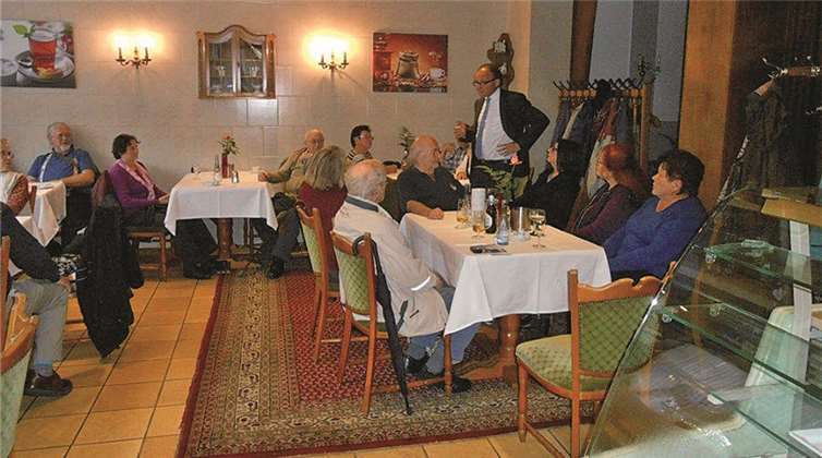 Die Ausflügler erhielten Besuch von Andernachs Oberbürgermeister Achim Hütten. privat