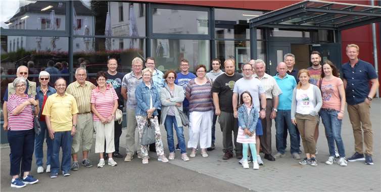 Die Ausflügler vor dem Feuerwehr-Erlebnis-Museum Hermeskeil. Foto: privat