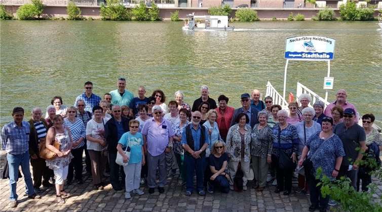 Die Ausflugsgruppe am Neckarufer.Privat