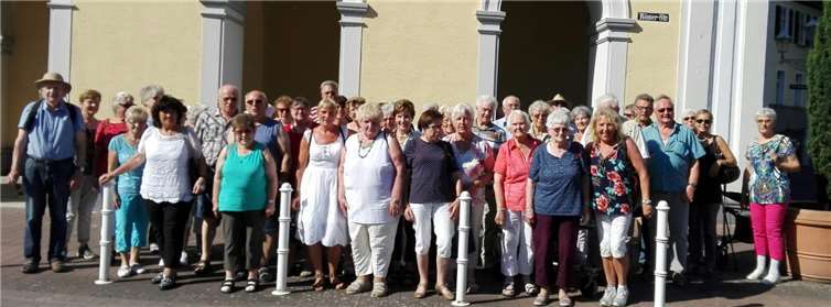 Die Ausflugsgruppe vor dem Kurhaus in Bad Ems.Privat