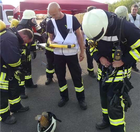 Die Ausrüstung und deren Handhabung wurde von der Führungsebene mit Argusaugen kontrolliert.