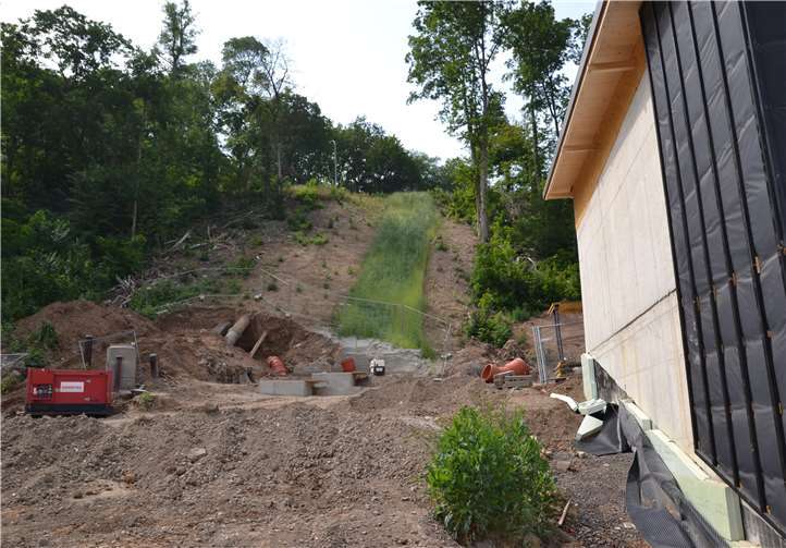 Die Außenhülle des neuen Betriebsgebäudes der Stadtgärtner ist fertig, derzeit läuft der Innausbau