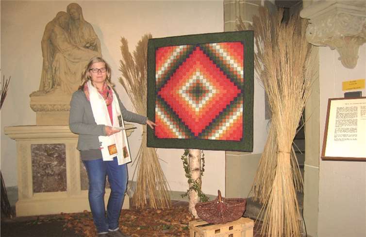 Die Ausstellung „14 Lebensmuster“ in der Herz-Jesu-Kirche war das erste Ziel der Nörtershausener Frauen.  privat