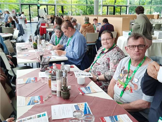 Die Ausstellung ‚Behinderte Menschen malen‘ kehrte nach der Corona-Pause zurück. Quelle: Kloster Ebernach