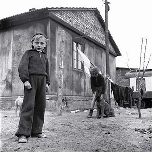 Die Ausstellung „Kindheit in der Nachkriegszeit. Fotos von amerikanischen Soldaten“ kann mit Bildern aus der Stadtbevölkerung ergänzt werden. Eigene Fotos aus der Zeit des Kriegsendes hier im Ahrtal sind herzlich willkommen. Ansprechpartner: Rathaus-Kultur-Team, Tel. (0 26 41) 87 19 6.