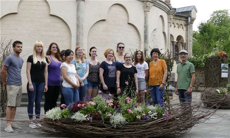 Die Ausstellung „KontrASTREICH – Altes Geäst und bunte Blüten“ ist im Paradiesgarten zu sehen. Foto: BUGA-Freunde Koblenz – Heinfried Rhoden