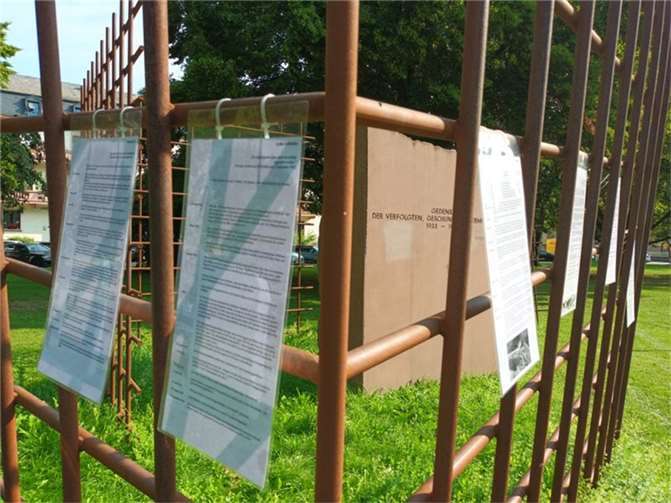 Die Ausstellung am Mahnmal auf dem Reichensperger Platz. Foto: privat