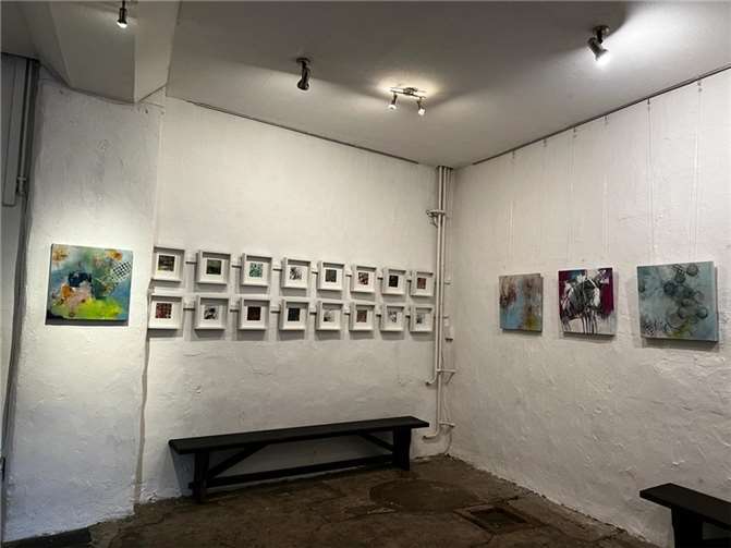 Die Ausstellung „...be a part of“ in der Gutsschänke Schaaf. Foto: privat