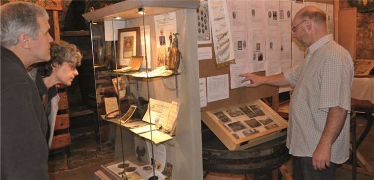 Die Ausstellung im Gewölbekeller kam gut bei den Besuchern an. privat