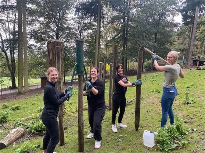 Die Auszubildenden der Bildungsgänge für Sozialassistenten und Erzieher engagierten sich aktiv in sozialen Einrichtungen und leisteten praktische Hilfe. Quelle: Hildegard von Bingen Schule