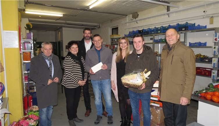 Die Auszubildenden der Kreisverwaltung backten Waffeln undspendeten den Verkaufserlös an die Cochemer Tafel. Foto: Kreisverwaltung