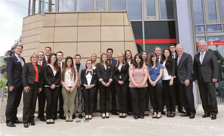 Die Auszubildenden der Sparkasse Mittelmosel - Eifel Mosel Hunsrück blicken in eine spannende Zukunft bei der Bank.  privat