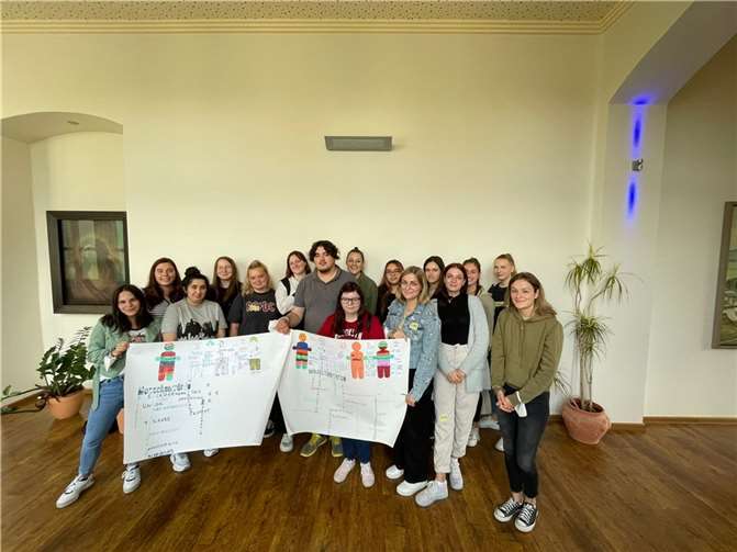 Die Auszubildenden und Freiwilligendienst Leistenden der Barmherzigen Brüder Saffig setzten sich mit dem Thema „Menschenwürde“ auseinander. Foto: privat