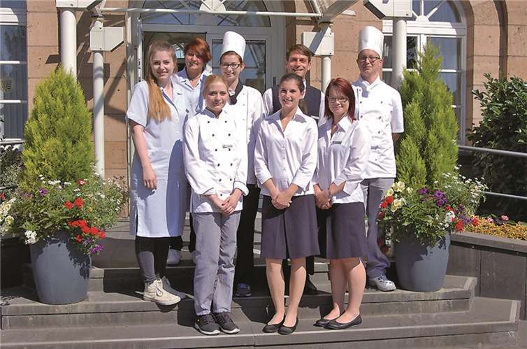 Die Auszubildenden (v.r.): Stephan Schimmelpfennig aus Bad Neuenahr-Ahrweiler, Anne Katrin Mitschke aus Ditscheid, Robert Ewald aus Crossen, Leonie Bertram aus Neuwied, Elisa Reuter aus Weiler b. Monreal, Rowena Redwanz aus Mülheim-Kärlich, Julia Erb aus Urmersbach und Marie Theres Göderz aus Ochtendung.privat