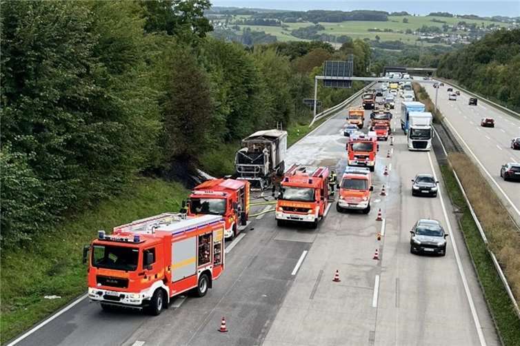 Die Autobahn musste zeitweise voll gesperrt werden. Foto: Feuerwehr VG Asbach
