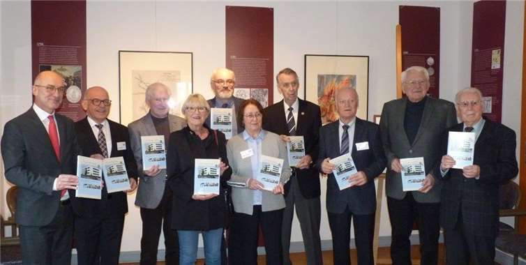 Die Autoren des Buchs "Neue und alte Heimat", das im Jahr2018 erschienen ist und das letzet der bislang fünf Veröffentlichungen des Vereins.Fotos: Meckenheimer Stadtmuseum und Kulturforum e. V.