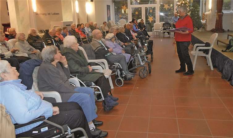Die Autorin Ursula Burckhardt trug im Seniorenzentrum Maranatha selbst verfasste Gedichte vor.  Privat