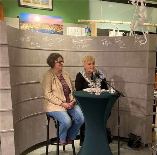 Die Autorinnen Martina André und Petra Schier. Fotos: privat