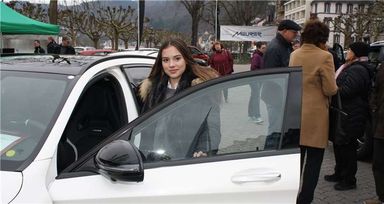 Die Autoschau lockte die Autofreunde an.