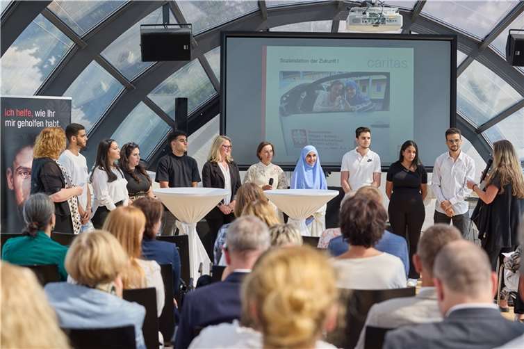 Die Azubis der Sozialstationen geben einen Einblick in ihr Leben in Deutschland.