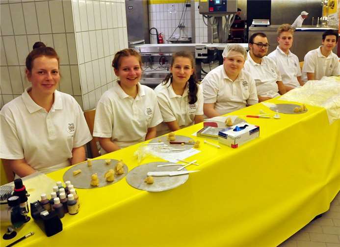 Die Azubis, ob Bäcker oder Konditoren, waren mit Begeisterung dabei.