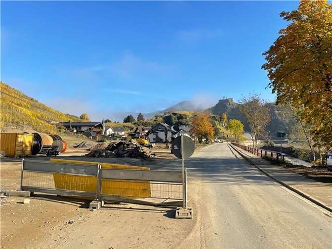 Die B 267 an der Lochmühle im Herbst nach der Flut.  Foto: ROB
