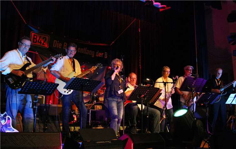 Die B 42 verbreiteten sofort Partystimmung im Saal. KBL
