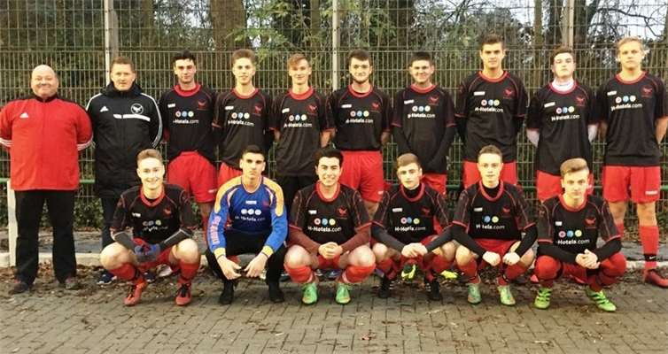 Die B I-Junioren erfreuten ihren neuen Trainer Roland Evertz mit drei wichtigen Auswärtspunkten. privat