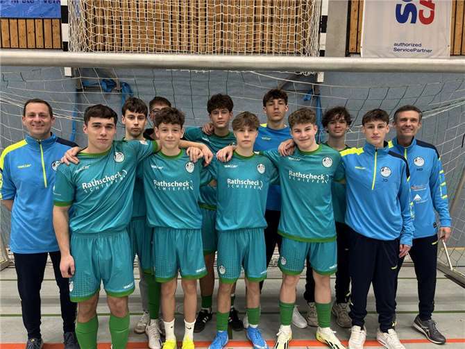 Die B-Jugend der JSG-Vulkaneifel mit ihren Trainern.  Foto: privat