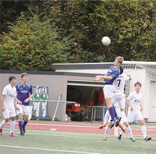 Die B-Junioren konnten sich nicht nur in der Luft, sondern auch im gesamten Spielverlauf bei der JSG Cochem durchsetzen. privat