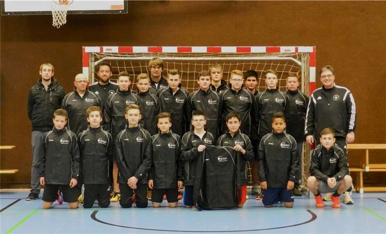 Die B-Junioren mit ihren neuen Jacken.Privat