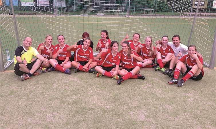 Die B-Juniorinnen des FC Niederdürenbach nach ihrem Sieg in Oberwinter. privat