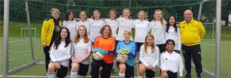 Die B-Juniorinnen des SV Ellingen freuen sich schon auf das anstehende Turnier in Spanien. privat