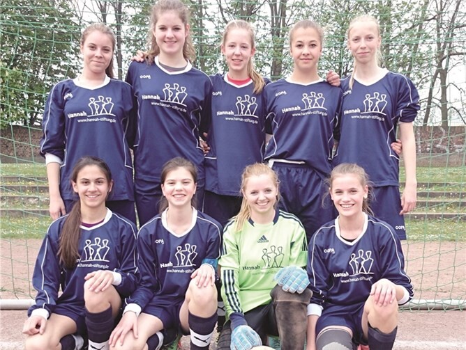 Die B-Mädchen des 1. FC Rheinbach vor dem Spiel beim FC BW Friesdorf.privat