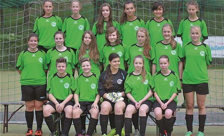 Die B-Mädchen gewannen das Hallenfußballturnier gegen renomierte Konkurrentinnen. privat