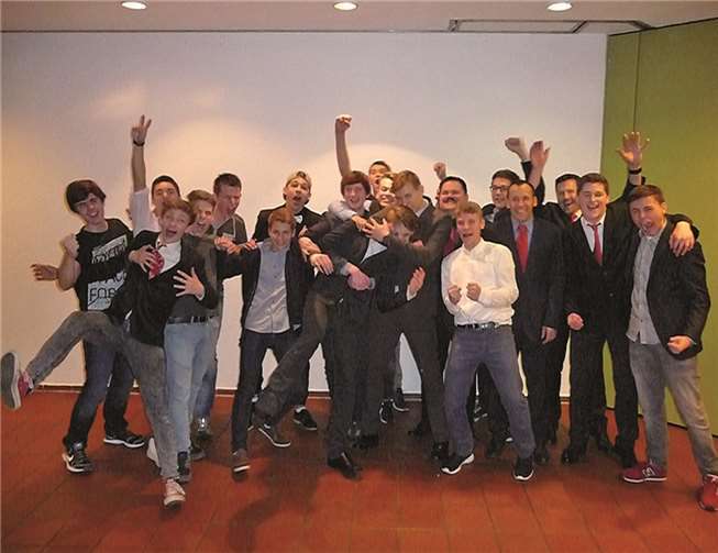 Die B1- Jugendhandballer der JSG Bendorf/Vallendar nach ihrem letzten Saisonspiel in Feierlaune. privat