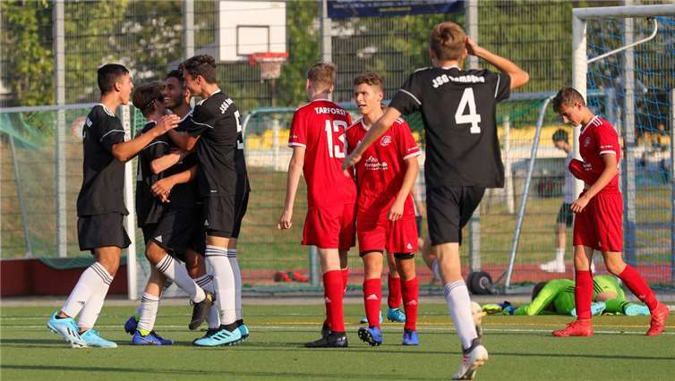 Die B1-Junioren erzielten in Trier ein 0:5. Fotos: Tobias Jenatschek