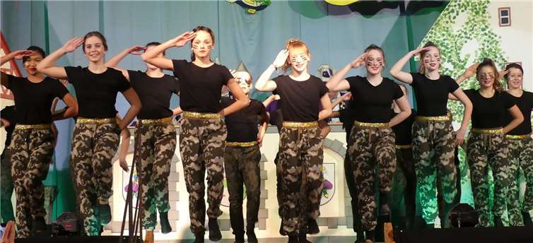 Die BCV-Showtanzgruppe wusste mit einem tollen Tanzbeitragzu Musik aus den 80er Jahren zu glänzen. Fotos: -TE-