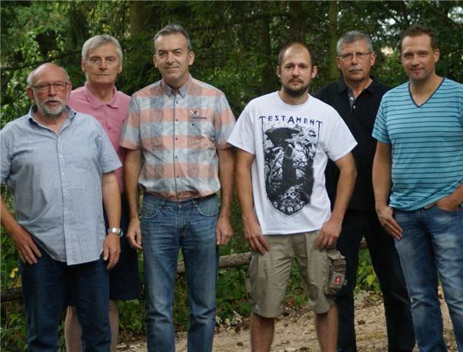 Die BS-Pistolenschützen Bernd Eisbach, Johannes Sczech, Stefan Weinand, Markus Schäfer, Peter Honerbach und Martin Bungarten freuen sich über den Podestplatz.privat