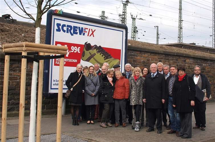 Die BUGA-Freunde übergaben offiziell die 13 Winterlinden an die Stadt Koblenz. Bürgermeisterin Marie-Theres Hammes-Rosenstein (mitte) sprach bei der Übergabe der Bäume von einem sehr nachhaltigen Projekt der BUGA-FreundeUS